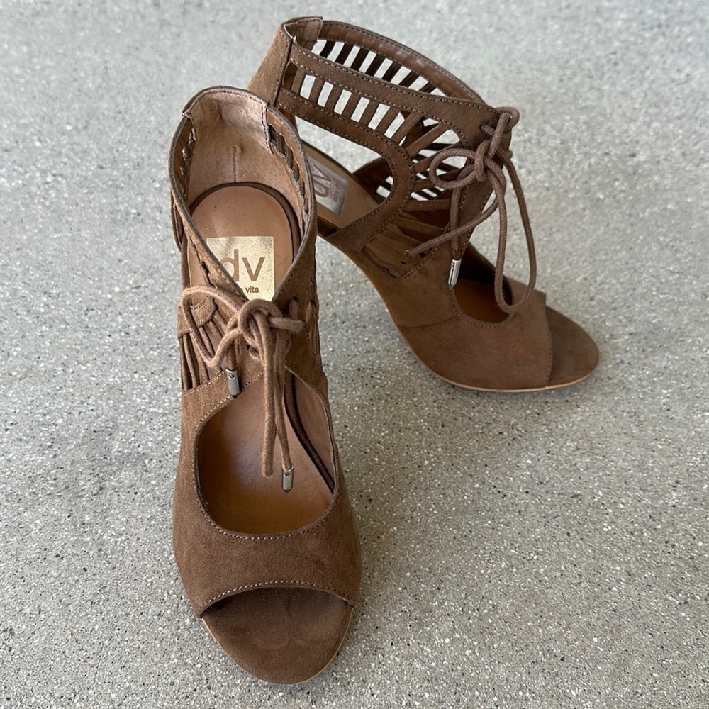 Dolce Vita high heel shows